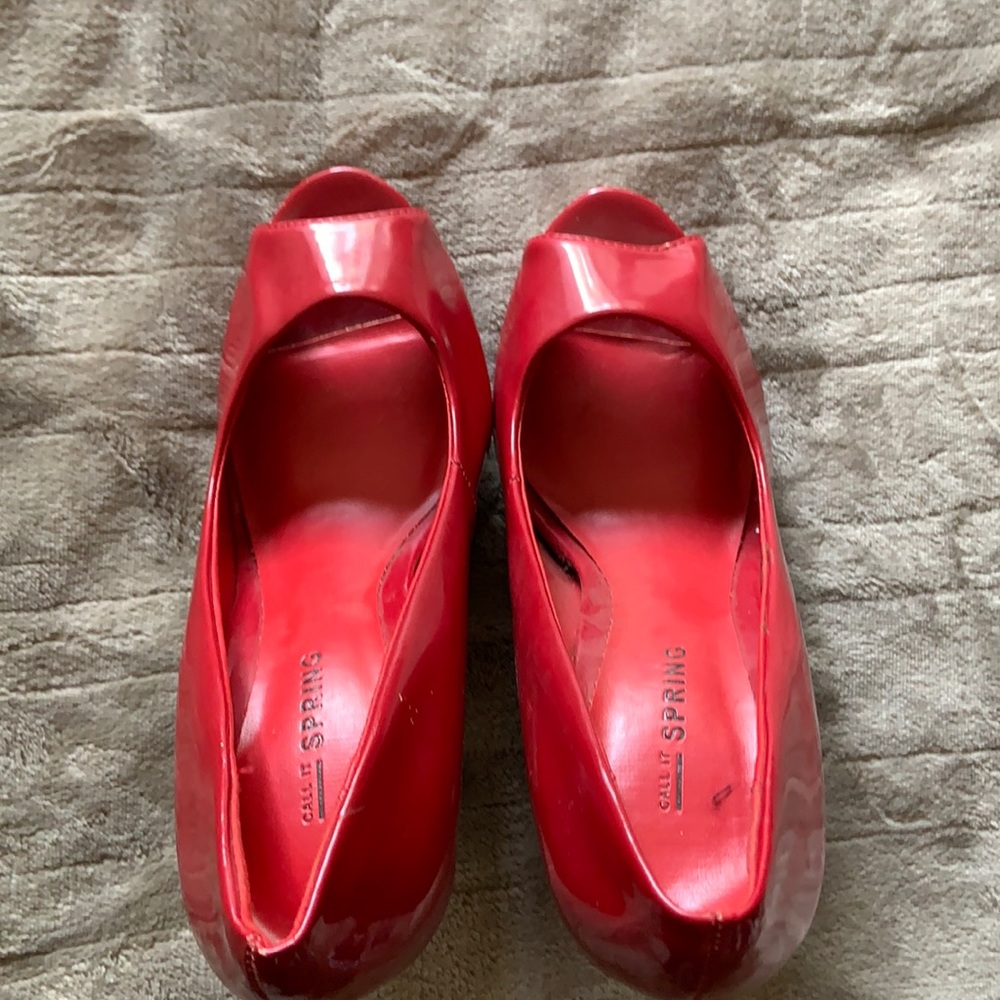 Call it Spring; color red; size 7 never used.